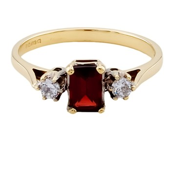 9ct gold Garnet / Cubic Zirconia 3 stone Ring size N